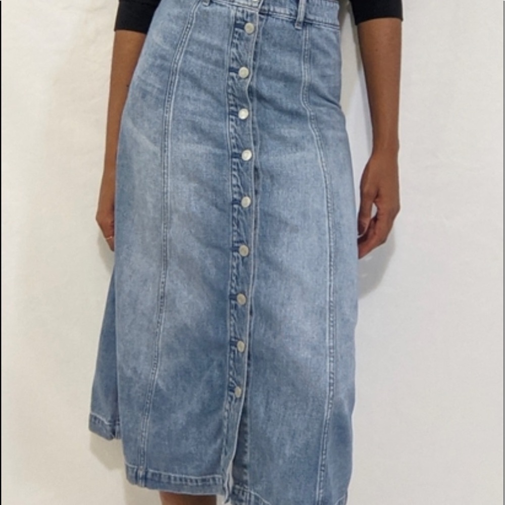Gap midi denim skirt size 24 (00)